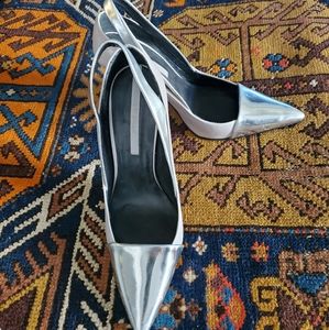 Zara pumps with metallic tip
